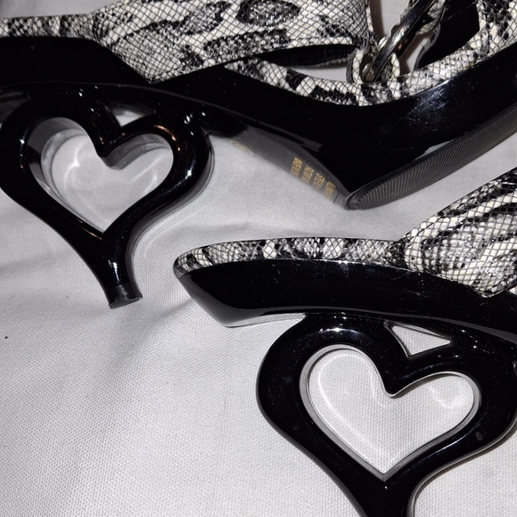 💗$5 - Picture 2 of 3